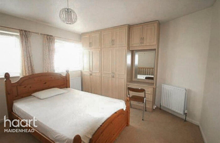 1 Bedroom Apartment To Rent In Blackamoor Lane, Maidenhead, SL6