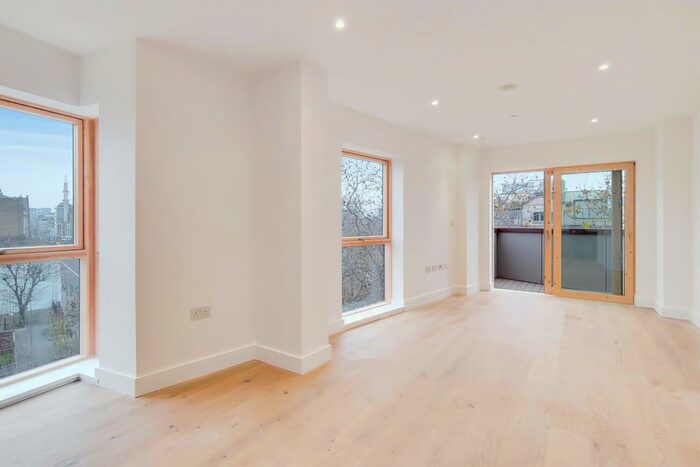 2 Bedroom Apartment To Rent In Kingsland Road, Shoreditch, E2