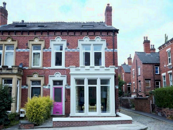 4 Bedroom Flat To Rent In Regent Park Avenue, Leeds, LS6