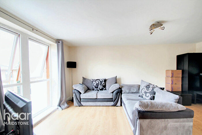2 Bedroom Apartment For Sale In Coral Park, Maidstone, ME14