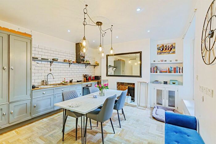 2 Bedroom Apartment For Sale In Lansdowne Place, Hove, BN3