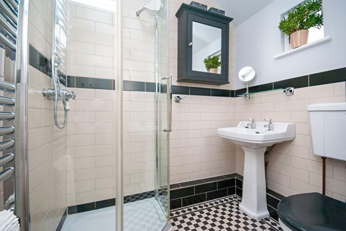 2 Bedroom Flat To Rent In Avenue Terrace, Westcliff-On-Sea, SS0