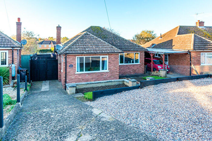 2 Bedroom Detached Bungalow For Sale In Hall Avenue, Rushden, NN10