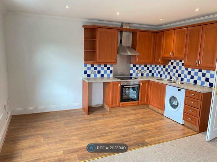 2 Bedroom Flat To Rent In Belvedere Road, Taunton, TA1