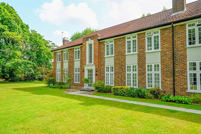 2 Bedroom Flat To Rent In Portsmouth Road, Thames Ditton, KT7