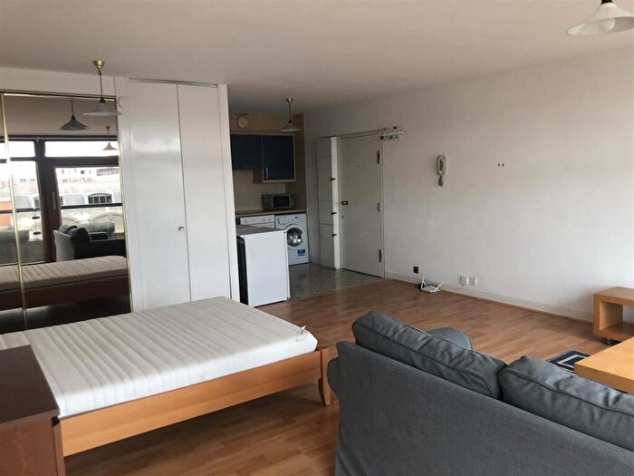 Flat To Rent In John Trundle Court, Barbican, London, EC2Y