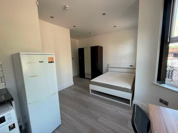 1 Bedroom Flat To Rent In Albany Road, Earlsdon, Coventry, CV5