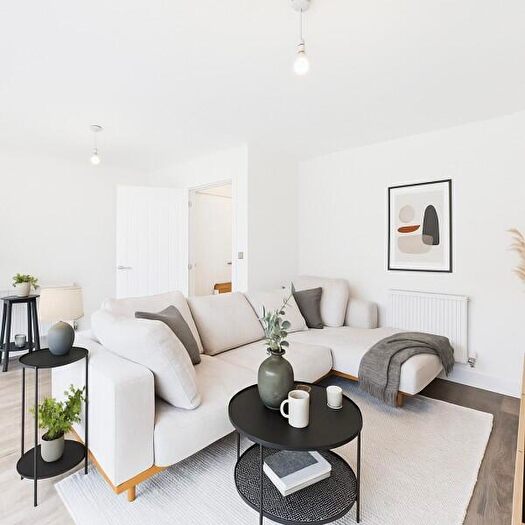 4 Bedroom Semi Detached House To Rent In Gunson Street :: Platting Village, M40