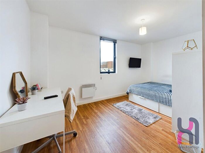 3 Bedroom Flat To Rent In The Courtyard, Stanhope St, Liverpool, L8