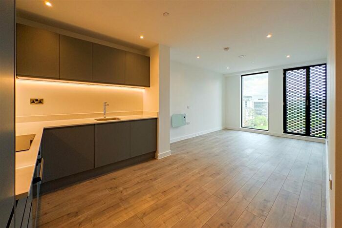 2 Bedroom Apartment To Rent In Victoria House, M4