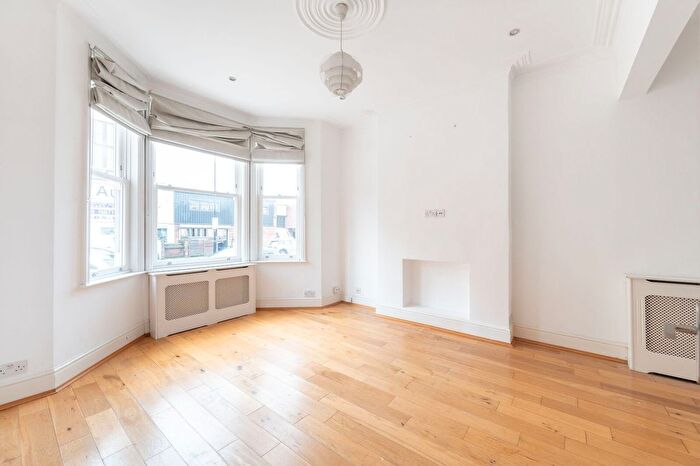 4 Bedroom Property To Rent In Latimer Road, North Kensington, London, W10