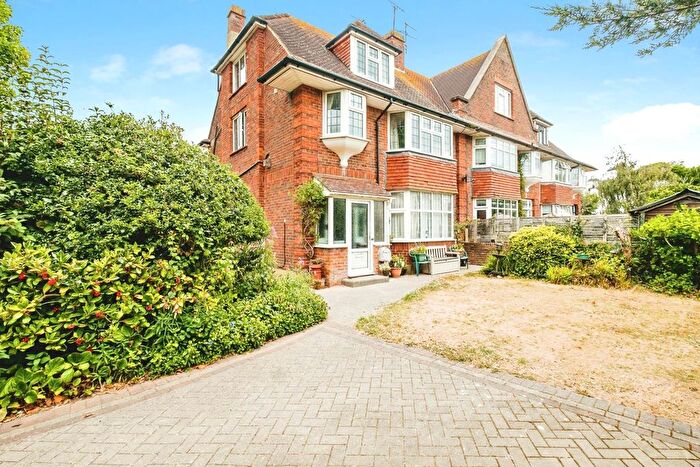 2 Bedroom Maisonette For Sale In Richmond Road, Worthing, West Sussex, BN11