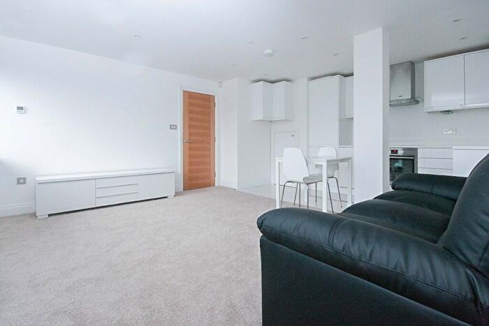 2 Bedroom Apartment To Rent In High Street, Brentwood, Essex, CM14