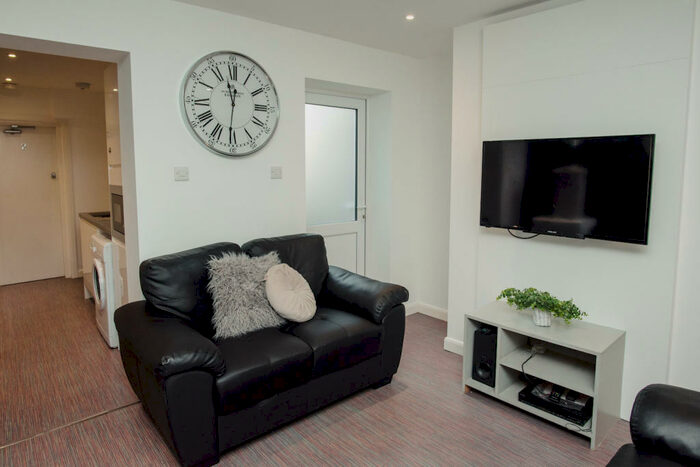 5 Bedroom House To Rent In Ashford Street, ST4