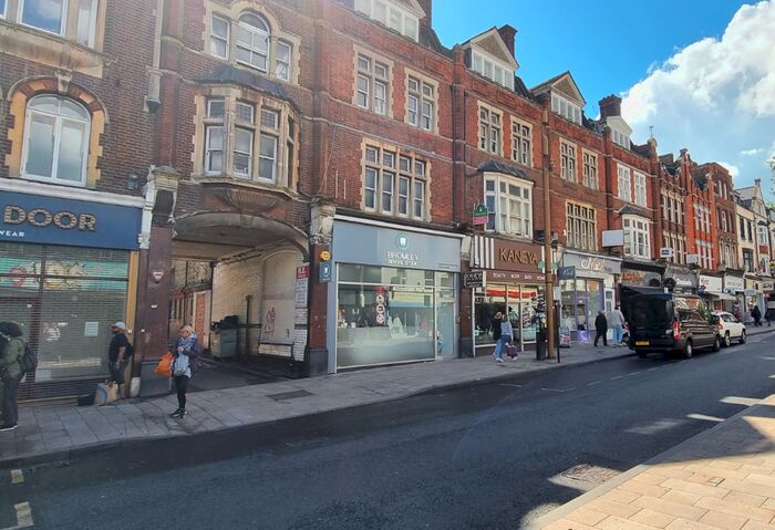 1 Bedroom Flat To Rent In High Street, Bromley, Kent, BR1