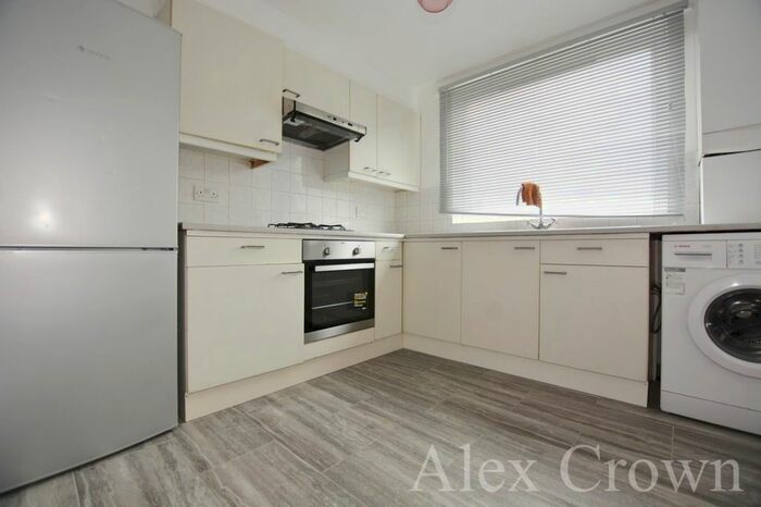 2 Bedroom Flat To Rent In Blackstock Road, London, N4