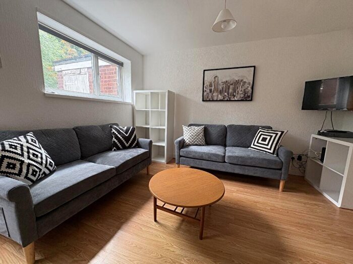 4 Bedroom House To Rent In Fairgreen Way, Selly Oak, Birmingham, West Midlands, B29