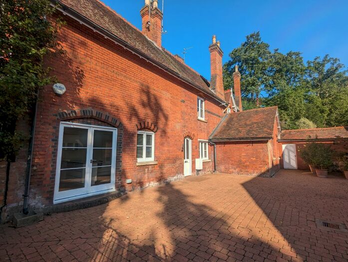 3 Bedroom Flat To Rent In London Road, Ascot, SL5