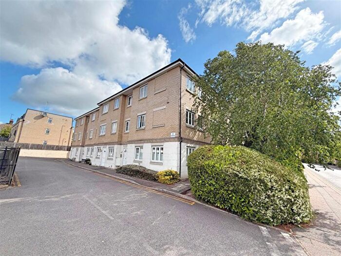 2 Bedroom Flat For Sale In Station Approach, Braintree, CM7