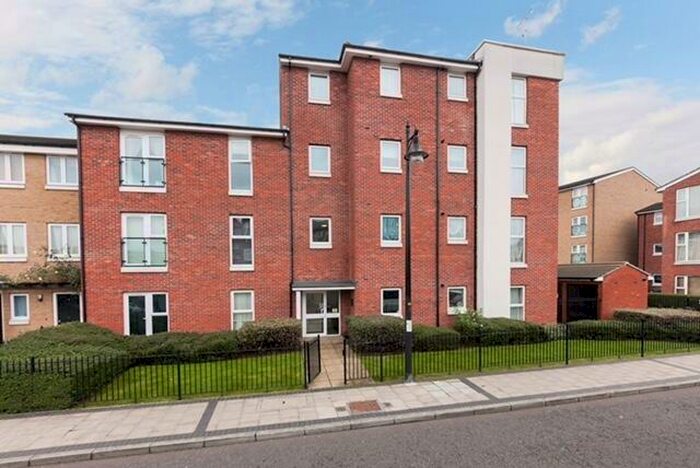 1 Bedroom Flat To Rent In Burcher Gale Grove, : Bed Rec Bath Furn, SE15