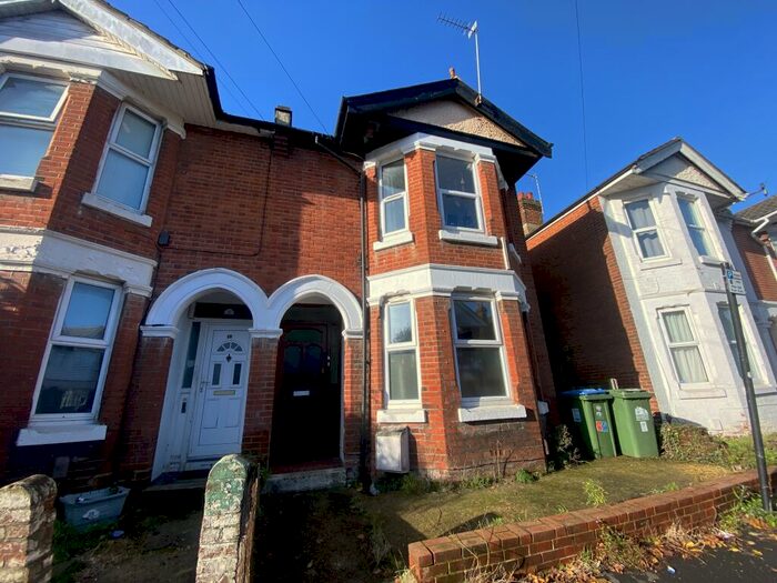 5 Bedroom House To Rent In Harborough Road, SO15