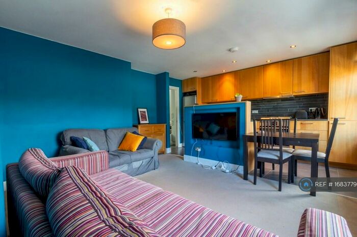 2 Bedroom Flat To Rent In Endwell Road, London, SE4