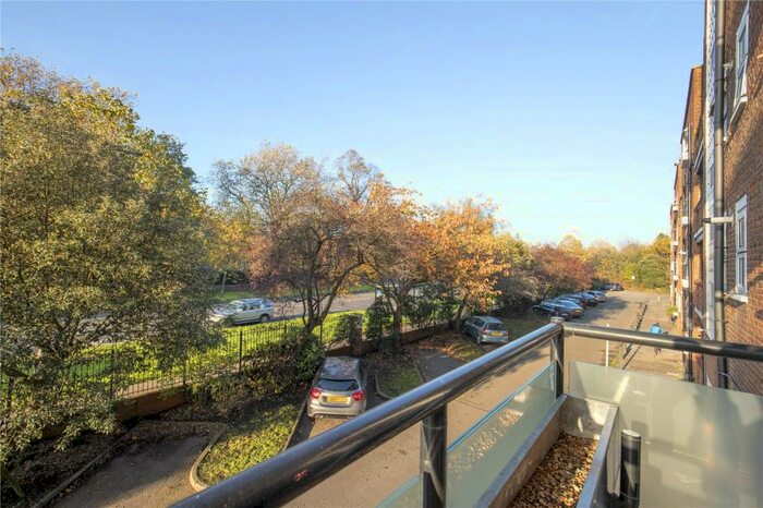 1 Bedroom Flat To Rent In Chertsey Court, Clifford Avenue, London, SW14