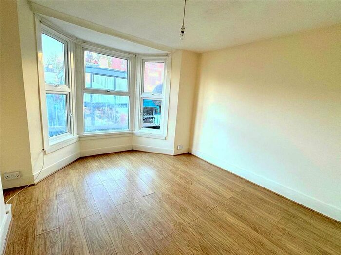 2 Bedroom Flat To Rent In Camden Road, Tunbridge Wells, TN1