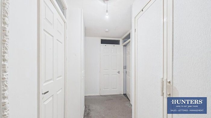 2 Bedroom Flat For Sale In Cotfield Walk, Gateshead, NE8