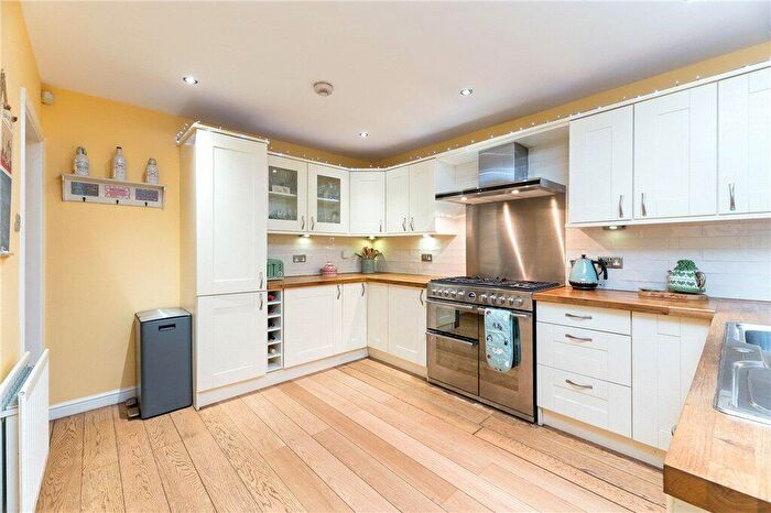 4 Bedroom Detached House For Sale In Spring View, Gildersome, Morley, Leeds, LS27