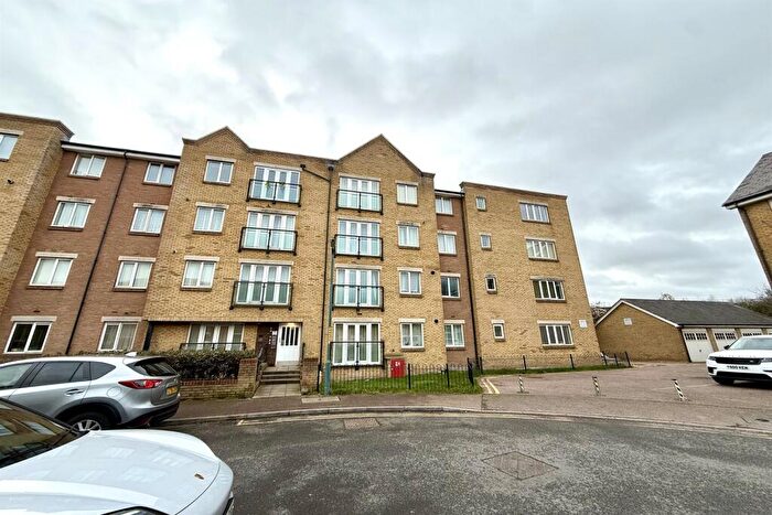 2 Bedroom Flat To Rent In Griffin Court, DA11