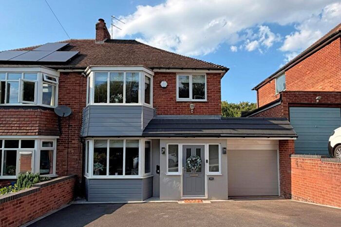 3 Bedroom Semi Detached House For Sale In Stourbridge Road, Halesowen, B63
