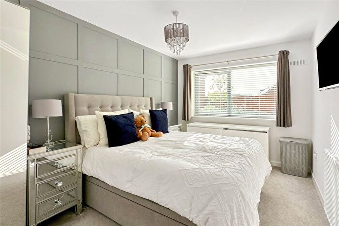 2 Bedroom Flat For Sale In Discovery Drive, Swanley, Kent, BR8