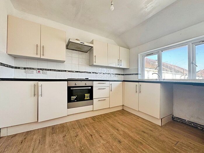2 Bedroom Property To Rent In Sheppard Close, Enfield, EN1