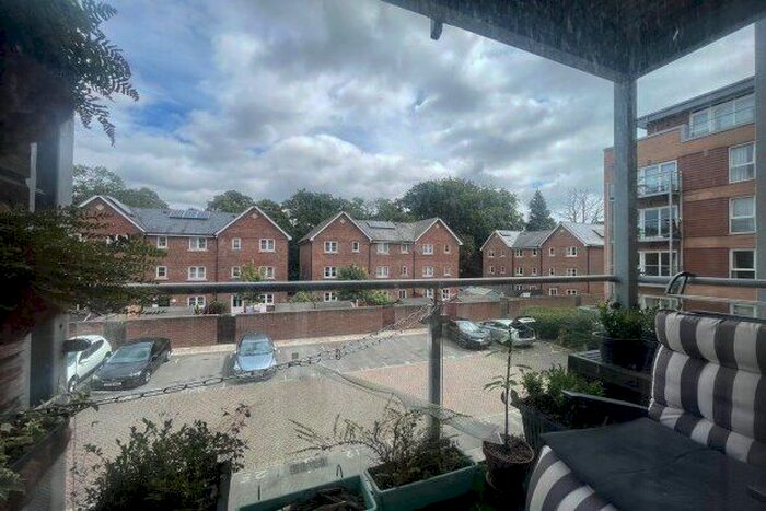 1 Bedroom Studio To Rent In Suttones Place, Southampton, SO15