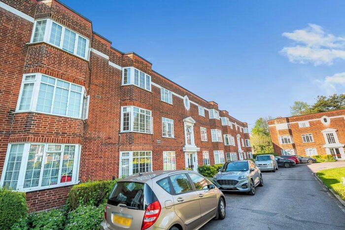 2 Bedroom Apartment To Rent In Ballards Lane, Finchley, N3