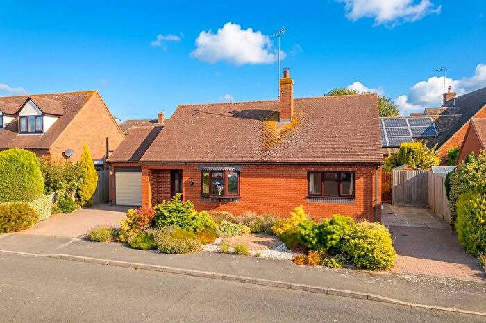 2 Bedroom Detached Bungalow For Sale In Woodward Court, Snitterfield, CV37