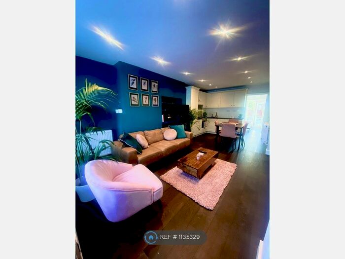 1 Bedroom Flat To Rent In Warburton Road, Twickenham, TW2