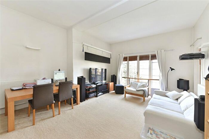2 Bedroom Apartment To Rent In Marlborough Hill, St Johns Wood, London, NW8