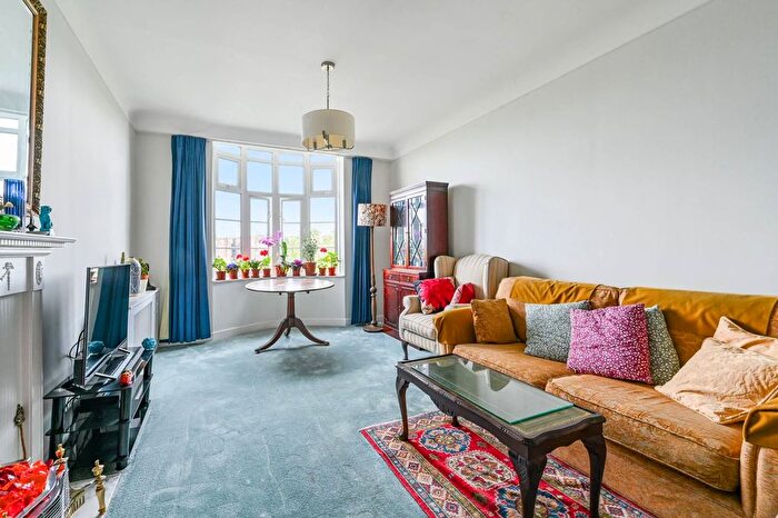 1 Bedroom Flat For Sale In Grove End Gardens, St John's Wood, London, NW8