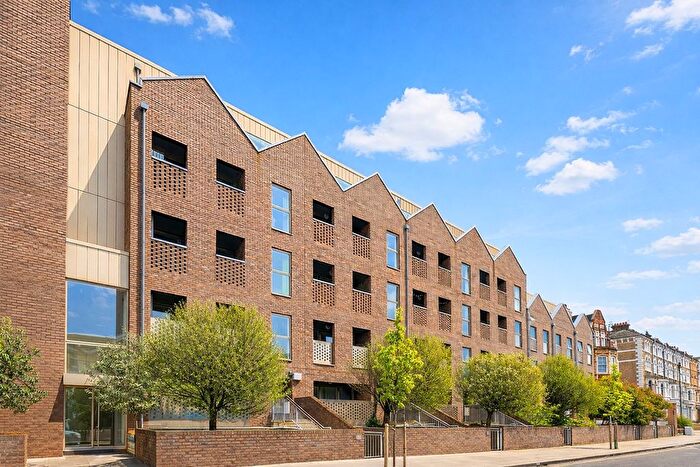 1 Bedroom Flat For Sale In Bedford Road, London, SW4