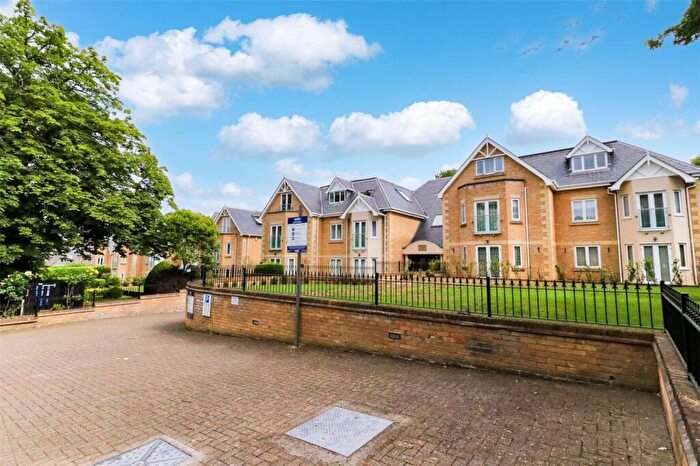 2 Bedroom Apartment For Sale In Slades Hill, Enfield, Middlesex, EN2