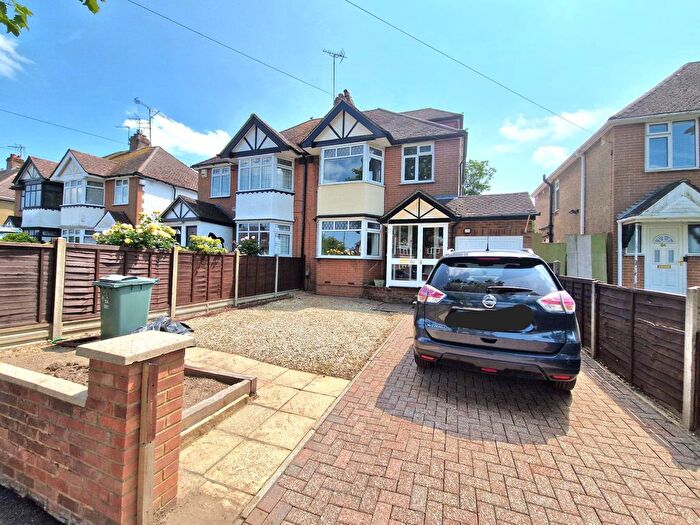 4 Bedroom Property To Rent In Jeans Way, Dunstable, LU5