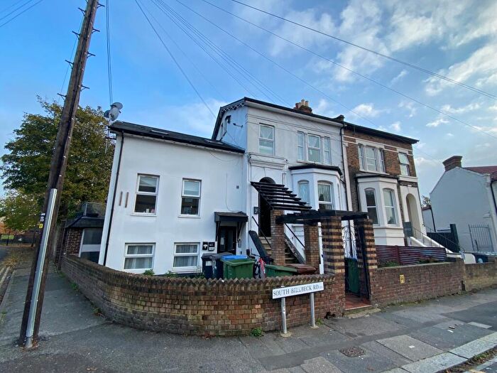 2 Bedroom Flat To Rent In South Birkbeck Road, Leytonstone, E11