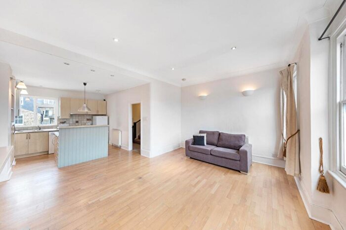 2 Bedroom Flat To Rent In Lavender Sweep, SW11