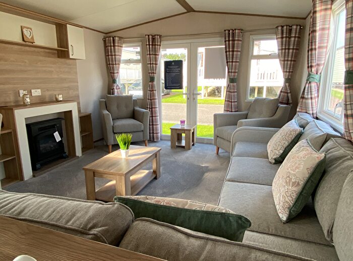 2 Bedroom Mobile/park Home For Sale In Lime Kiln Lane, Bridlington, YO16