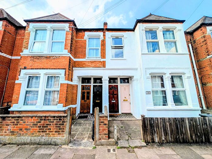 3 Bedroom Maisonette For Sale In Nutwell Street, London, SW17