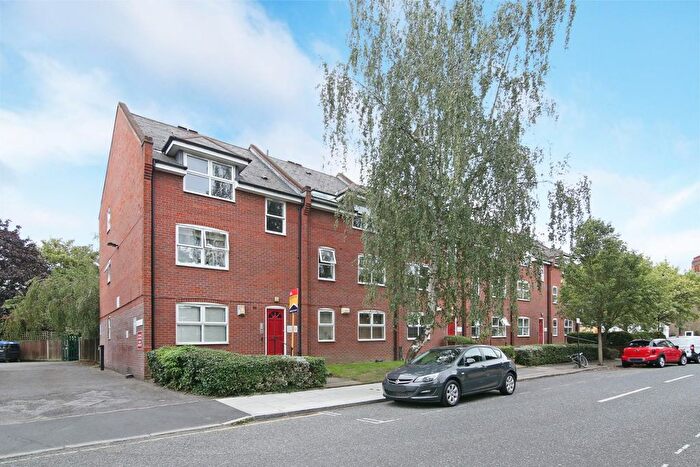 1 Bedroom Flat To Rent In Mcdowall Road, London, SE5