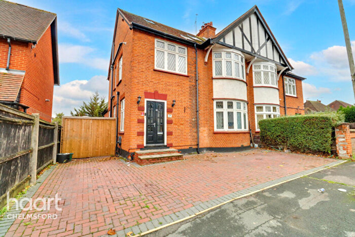 5 Bedroom Semi Detached House For Sale In Cedar Avenue West, Chelmsford, CM1