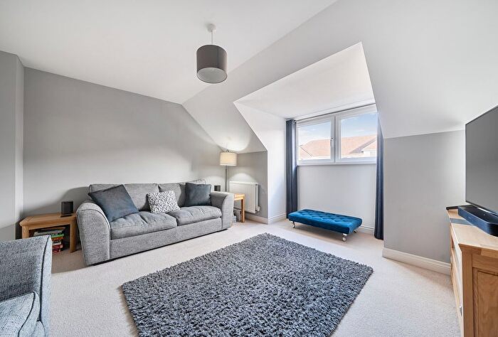 2 Bedroom Maisonette For Sale In Addison Road, Tunbridge Wells, Kent, TN2